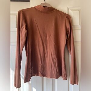 Mien Studios Sol mockneck top, size L